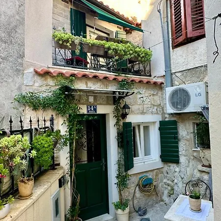 Tiny Dream - Old Town Apartment Split