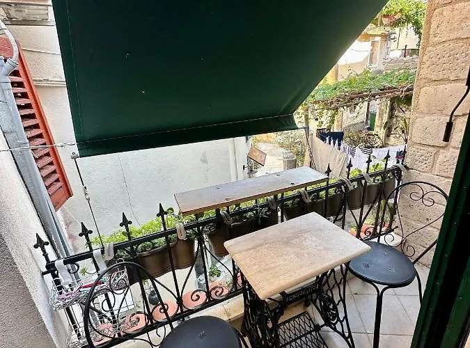 Tiny Dream - Old Town Apartman *